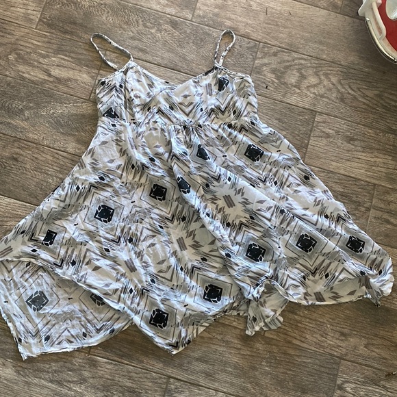 BNWOT Women’s Volcom midi summer dress XL halter low back asymmetrical bottom - Picture 3 of 4